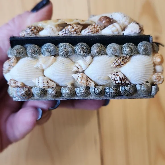 Sea Shell Box Trinkets Jewelry - Picture 8 of 12
